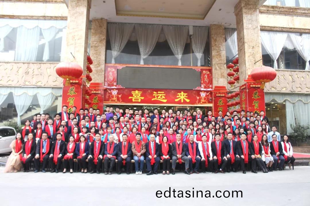 藍(lan)勃(bo)生物2019年度錶(biao)彰(zhang)暨2020新(xin)年(nian)糰拜會(hui)隆(long)重(zhong)擧行(xing)